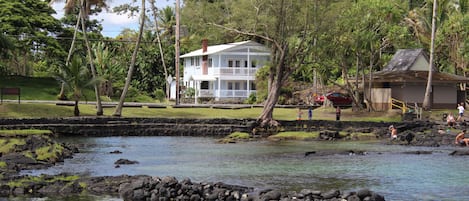 Right across from Richardson's Beach Park with views across Hilo bay.
