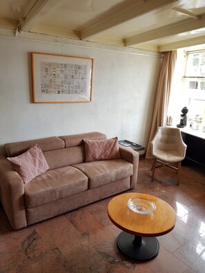 Pull out sofa