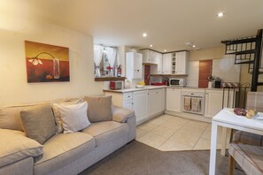 Open plan Kitchen lounge and kitchen