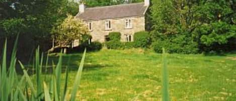 Direen Cottage with spacious field in front.