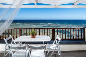 Stunning appartment on the beach with amazing sea view