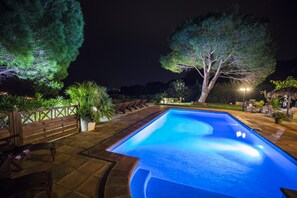 Piscine la nuit