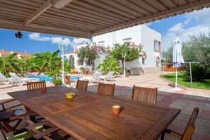 pergola for dining on the terrace