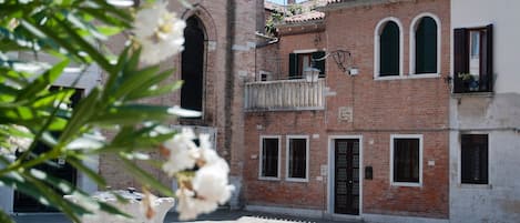 This is a whole house over two floors, overlooking one of venice's best squares