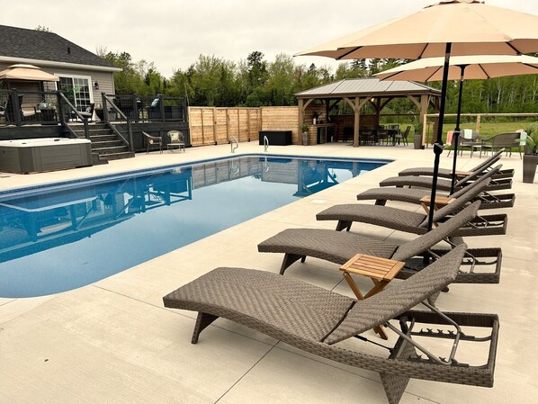 New 20'x40' heated pool avail June-Sept. 6 seater hot tub avail year round.