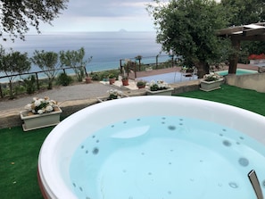 Bain à remous extérieur