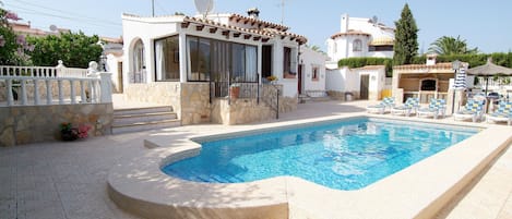 Casa Bella, Calpe sleep 10 people, private pool and BBQ. Free Wifi