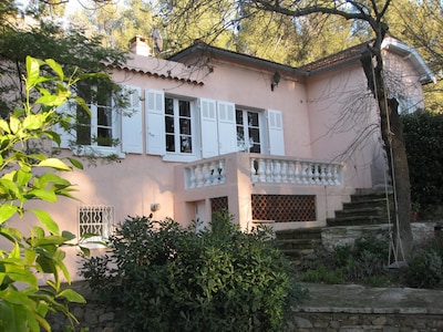 Maison des Oliviers, con piscina, cerca de las playas y del bosque.