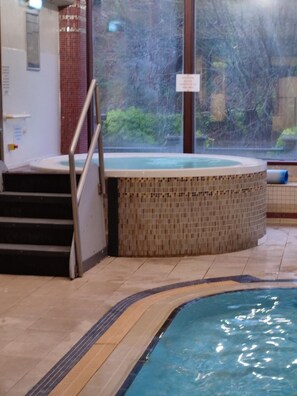 All of our guests have free access to the spa's jacuzzi