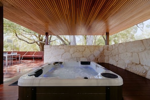 Private spa tub