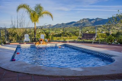 Typische andalusische Villa in schöner Umgebung mit Pool, Grill und Jacuzzi