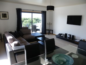 Large 30 m2 living room with wall mounted TV