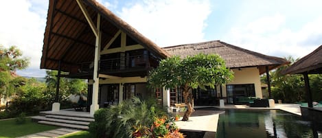 Bali Beach Villa - Villa Baruna