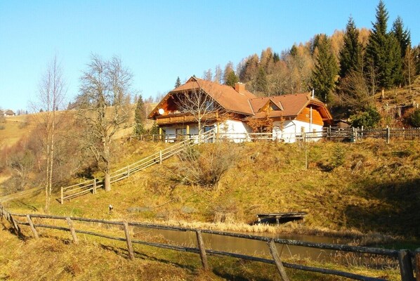 Welcome to the ultimately tranquillity of the Austrian alm ...