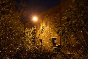 Houses of Schist, House of Lagariça By night