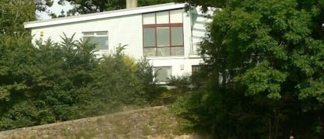 Ferry Cottage overlooks the beach