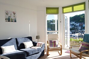 Lounge with Seating for 4