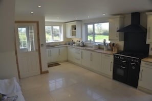 Large spacious fitted kitchen