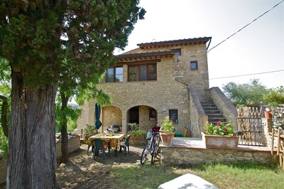 Casa di charme in a casolare di pietra con giardino privato 