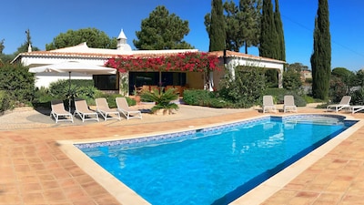 Villa für 2 bis 10 Personen, mit eigenem Pool und Meerblick