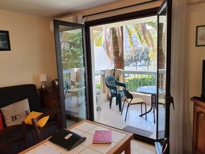 Le living donnant sur la terrasse