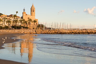 New apartment in the centre of Sitges, WiFi, swimming pool, balcony, parking