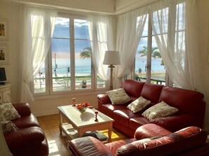 Truly relaxing sitting area with fantastic views of the promenade and the sea.