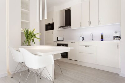 SITGES BLANC SUBUR · Minimalist Design Apartment