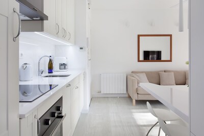 SITGES BLANC SUBUR · Minimalist Design Apartment