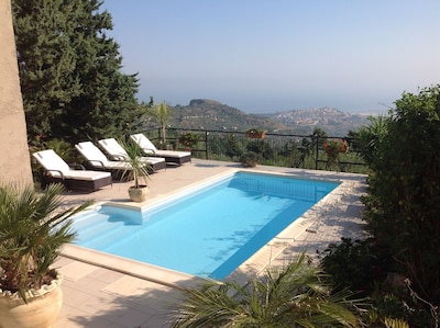 Outstanding Sea & Mountain Views by day & night. Private Pool, jacuzzi