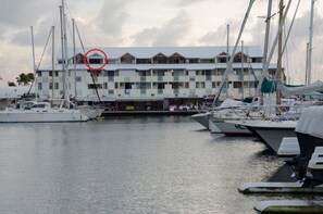 localisation dernier étage avec ascenseur ,vue de la terrasse