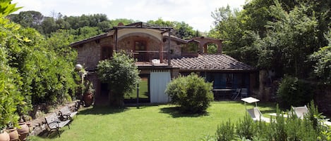 giardino privato davanti casa