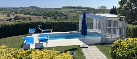 Piscina Panoramica sulle colline Patrimonio Unesco con IDROMASSAGGIO zona Relax