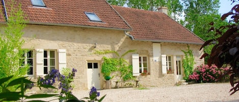 Courtyard for parking or playing boules!