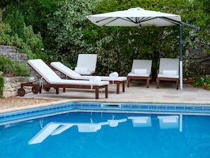 Poolside fits up to 6 lounge chairs
