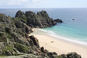 Traditional Cottage in the coastal village of Treen, walk to Pednvounder beach
