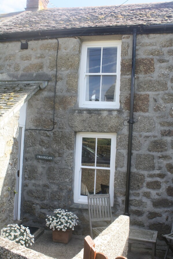 A traditional cornish cottage, with outside patio area