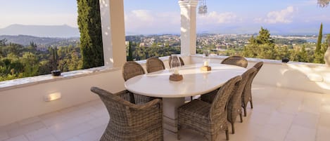 Paleopetres - La Chataîgne -  West verandah - exterior dining and recreation
