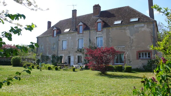 La maison côté jardin.