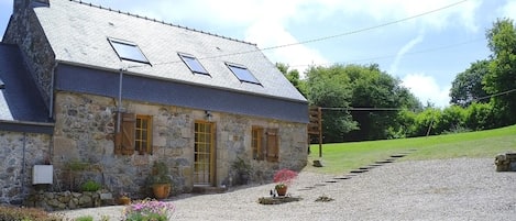 Front of house and driveway