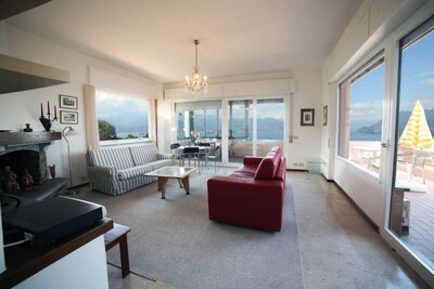 Freistehende Villa mit herrlichem Blick auf den Lago Maggiore
