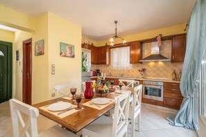 AIRCONDITIONED KITCHEN DINING ROOM