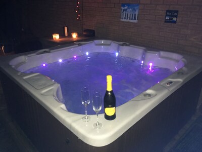 Cheshire Home With Hot Tub Sky Tv Netflix Cheshire West And Chester