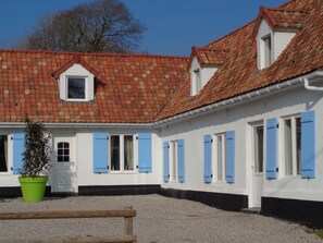 Thubeauville farmhouse.
Front right.