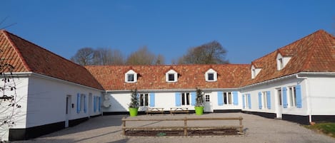 Thubeauville farmhouse.
Front. Parking for 6 cars.