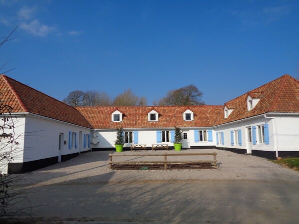 Thubeauville farmhouse.
Front. Parking for 6 cars.