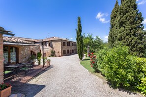 Monti 1824 holiday house 
www.monti1824.com