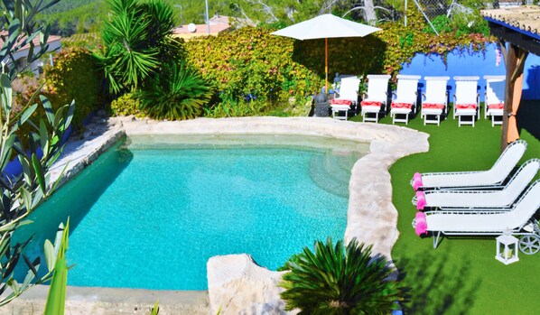 Swimming-pool & garden