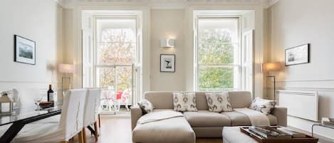 A very pleasant room with a lovely balcony.