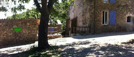 Entrée du gîte par la terrasse